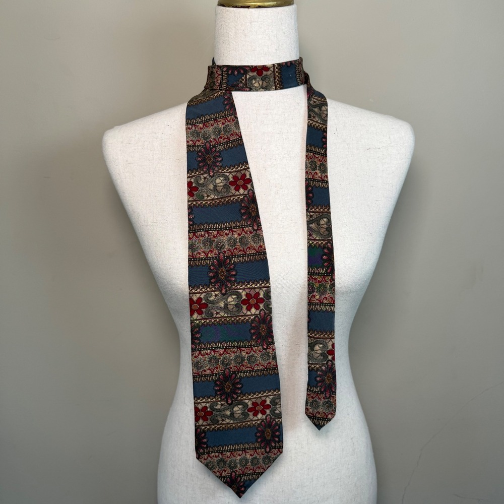 Mallory & Church LTD 100% Silk Floral Pattern Tie